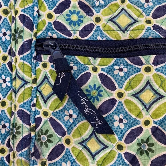 Vera Bradley Large Tote with lots of interior pockets - Picture 6 of 11